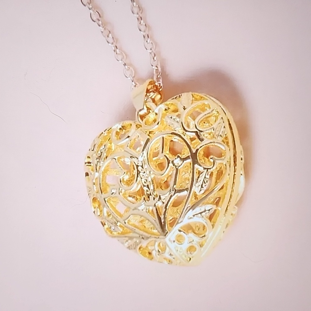 3D Hollow Heart π Necklace - Picture 3 of 6